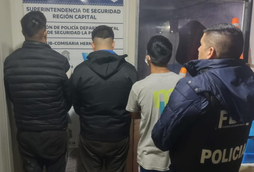 Detuvieron a tres personas que vendían autopartes y repuestos robados en La Plata