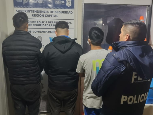 Detuvieron a tres personas que vendían autopartes y repuestos robados en La Plata