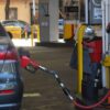 Dos petroleras subieron un 12% sus combustibles