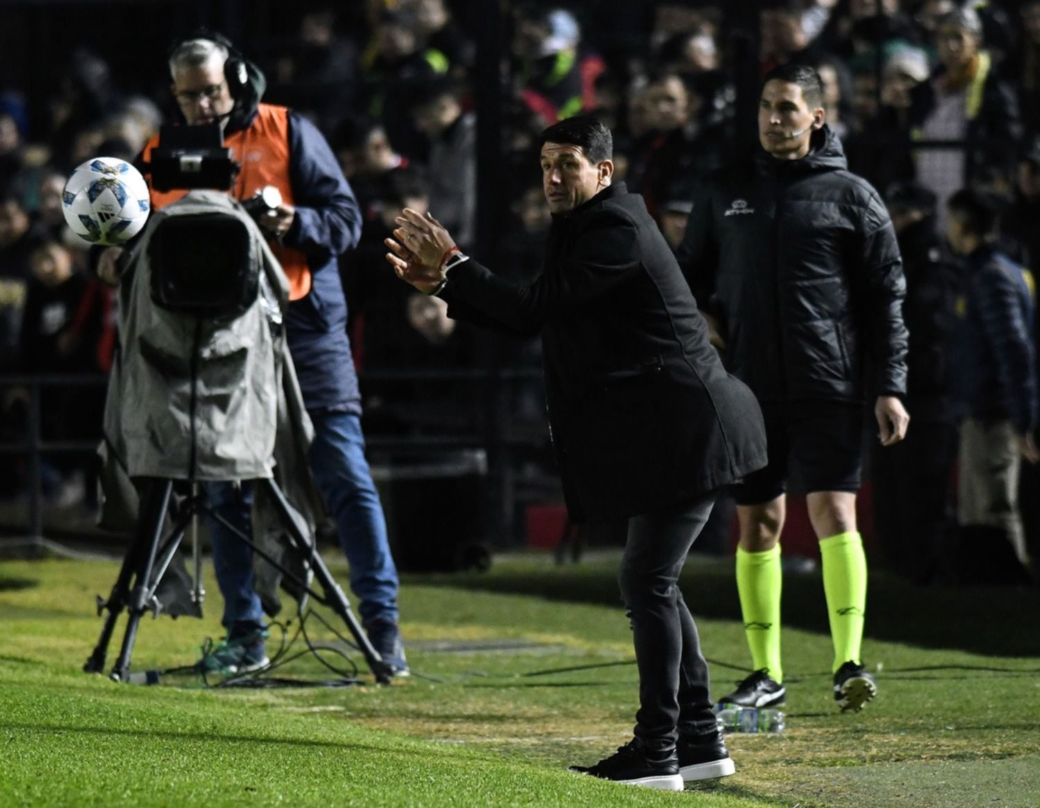 Chirola mete mano en el Lobo y podría haber tres nuevos debuts ante Independiente