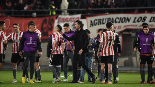 Eduardo Domínguez dijo estar orgulloso y para Luxemburgo tuvieron "la suerte del campeón"