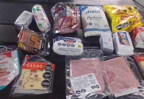 Caen tres mecheras por robar quesos y fiambres de un supermercado de La Plata