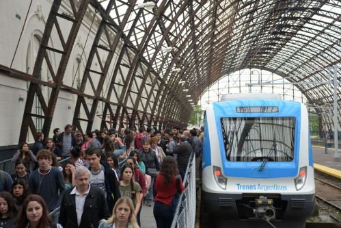 Los trabajadores del Tren Roca levantaron el corte de vías: se reanuda el servicio entre La Plata y Constitución