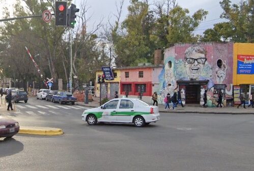 Viajó en taxi de la Estación La Plata hasta una YPF