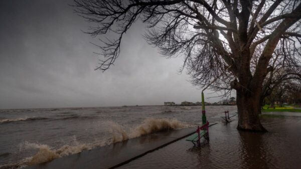 Una nueva crecida del Río de la Plata pone en alerta a toda la región