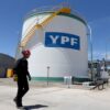 Condenan a la Argentina a pagar 16.000 millones de dólares por YPF y el gobierno apelará