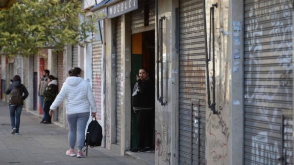 La Plata funciona a media máquina por el Día del Empleado de Comercio