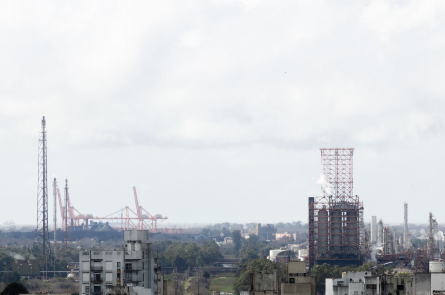 Advierten de ruidos y temblores por tareas de mantenimiento en la refinería de YPF