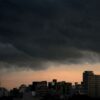 Se viene un domingo con sol pero se acercan las lluvias a la ciudad