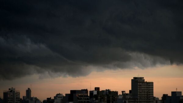 Se viene un domingo con sol pero se acercan las lluvias a la ciudad