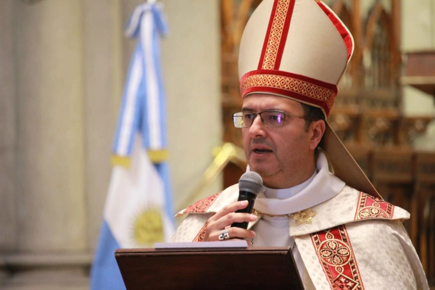 Expectativa por la primera misa del nuevo arzobispo de La Plata en la Catedral