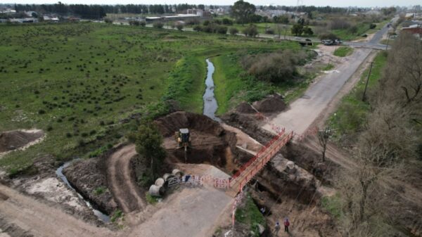 Arrancaron las obras y así avanzan dos puentes nuevos sobre un arroyo clave de La Plata