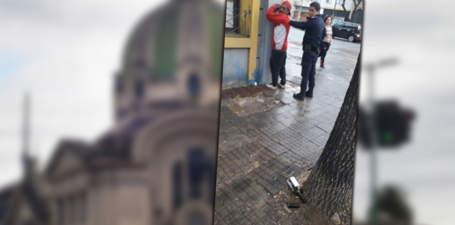 Conmoción en La Plata: un trapito atacó a un malabarista en pleno centro de La Plata