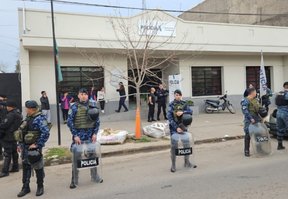 Tensión en la comisaría de Los Hornos por un intento de motín con incendio