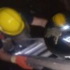 VIDEO: Bomberos rescataron a una perrita que cayó a un pozo de seis metros en La Plata