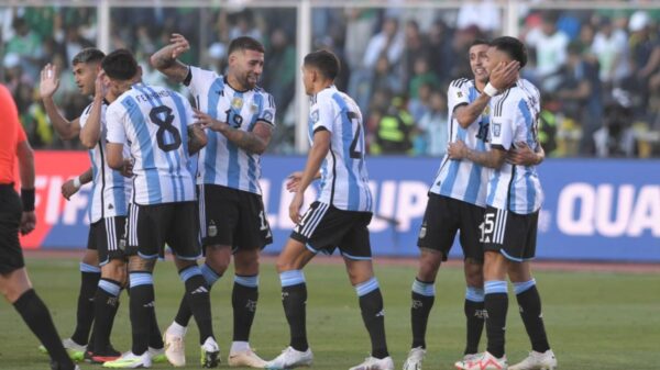 Argentina le ganó 3 a 0 a Bolivia en la altura de La Paz y lidera la Eliminatoria