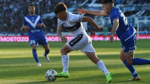 Gimnasia juega una final con Huracán en su lucha por la permanencia en Primera