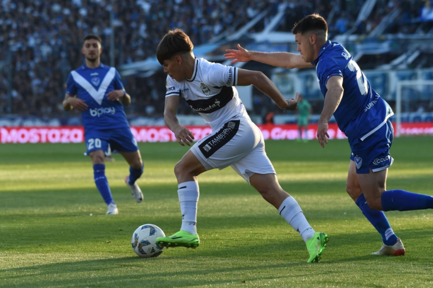 Gimnasia juega una final con Huracán en su lucha por la permanencia en Primera