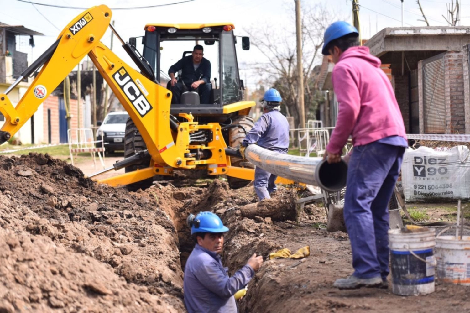 Avanza la colocación de cloacas para más de 2.500 vecinos de Altos de San Lorenzo