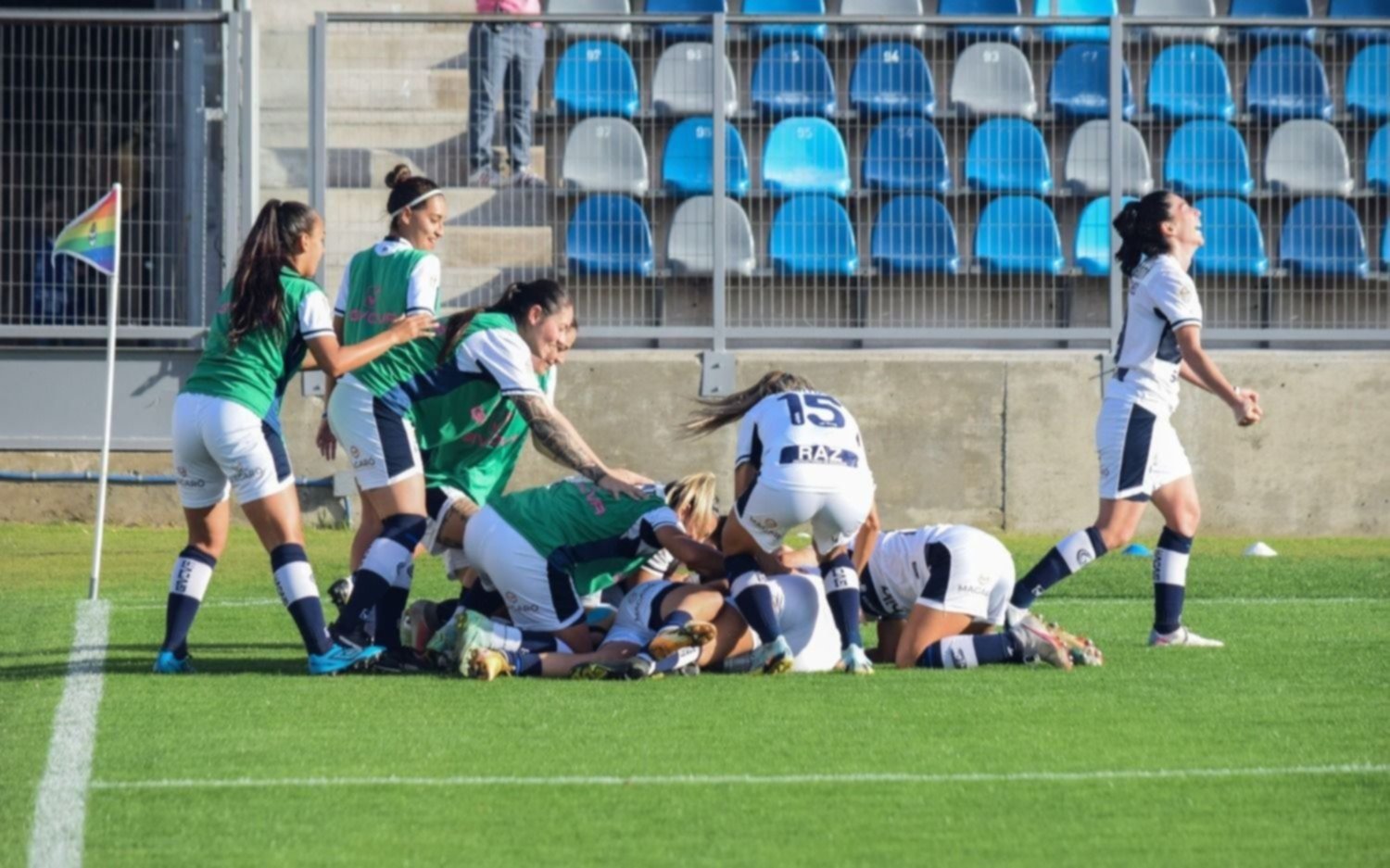 Gimnasia se adueñó del clásico femenino en un partido tenso y con algunos incidentes