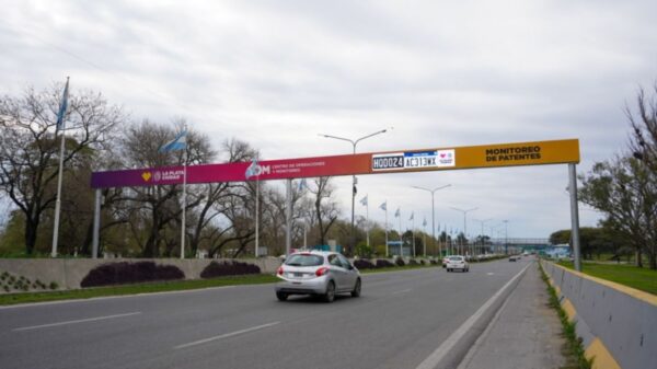 Ya funciona el lector de patentes en uno de los accesos a La Plata de mayor tránsito