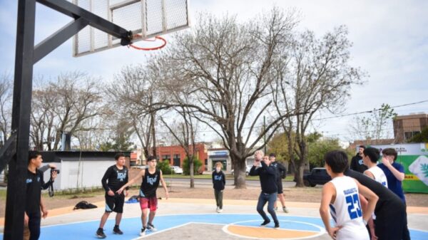 Sumaron quince canchas de básquet y fútbol tenis en ramblas