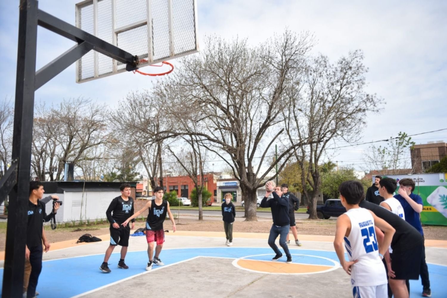 Sumaron quince canchas de básquet y fútbol tenis en ramblas