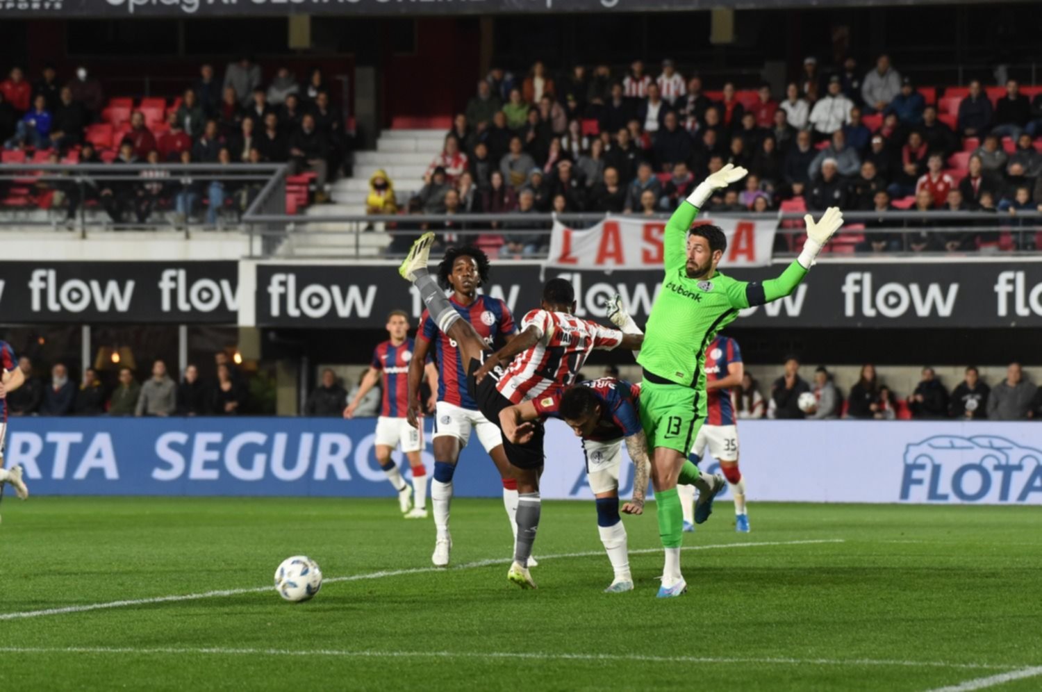 Estudiantes empató 0 a 0 con San Lorenzo y sigue sin poder ganar en el campeonato