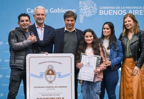 Alak y Kicillof escrituraron el Estadio Único y regularizaron la situación de 200 familias