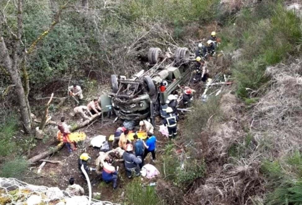 Murieron cuatro soldados tras el desbarranco de un camión del Ejército Argentino