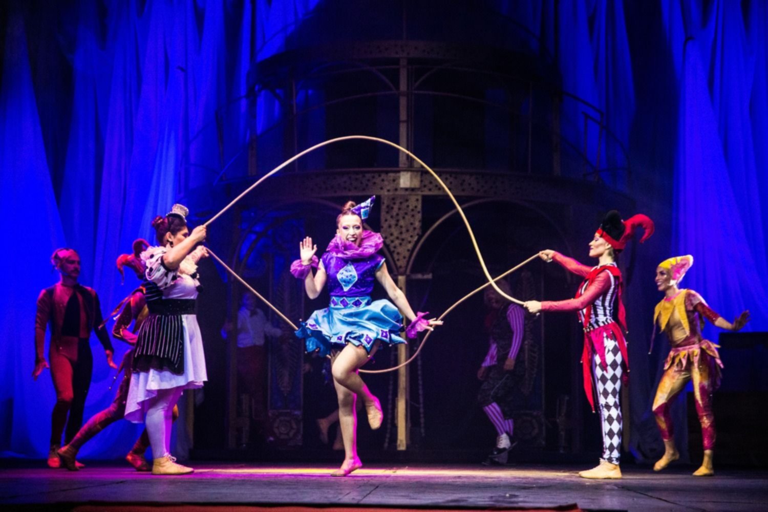 Cirque XXI llegó en La Plata con el fulgor y la nostalgia de los antiguos circos