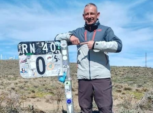 "Me pegué un jupele": se montó en una moto para viajar de Ensenada a Ushuaia y por un descuido casi termina su aventura