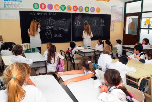 Padres de una escuela de Gonnet expusieron su malestar por el agregado de "una cuota de enero": "Nunca la habían cobrado"