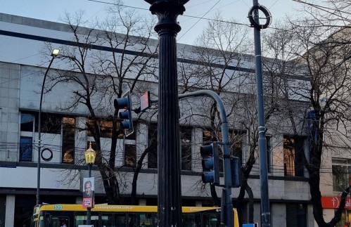 “¿Cómo nunca lo vi?”: caminaba por el centro de La Plata