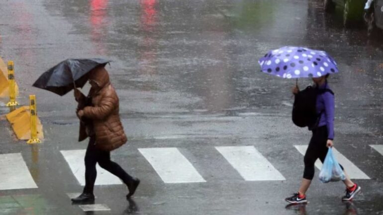 Elevaron a naranja el alerta por tormentas – Radio La Plata