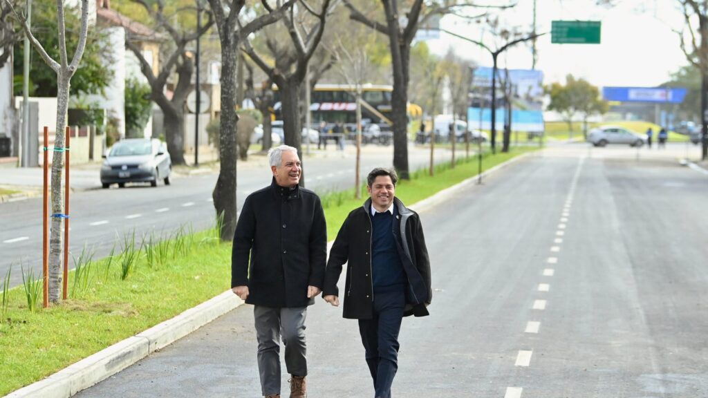 Alak y Kicillof cierran la campaña en Plaza Malvinas con música y ...