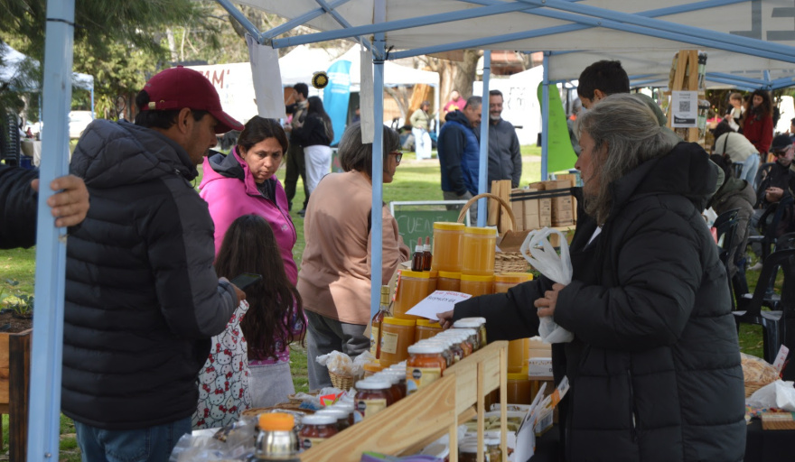 Feria agroecológica en Villa Elisa: productores, gastronomía y ...